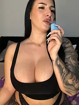 Mia-Bremer live sex cam