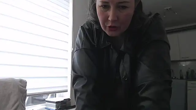 MilfGina live sex cam