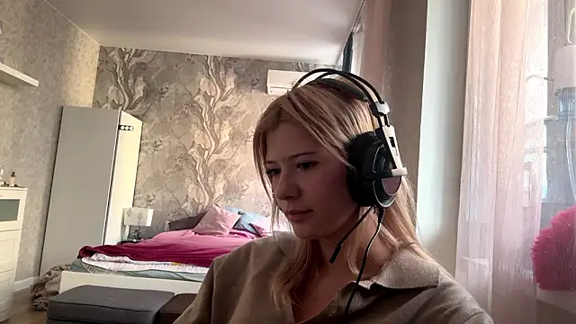 LadyFoxLove's cam snapshot