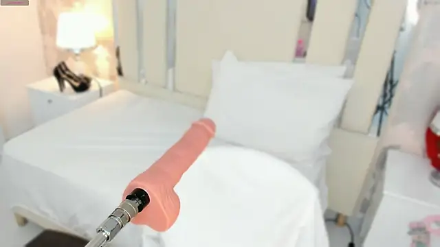 Miliaangeles's cam snapshot