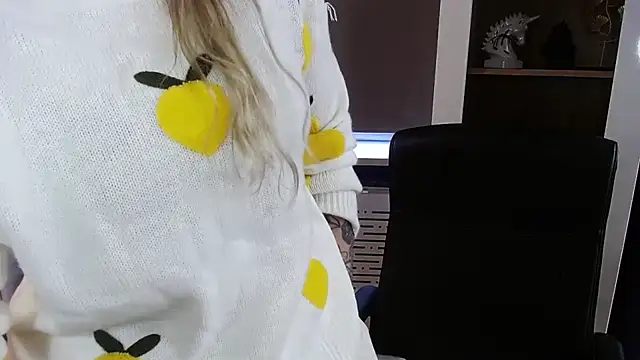 Zoey_Erotic's cam snapshot