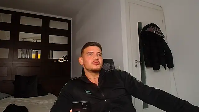 ElijahThorne's cam snapshot