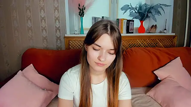 EmmalineKearl's cam snapshot