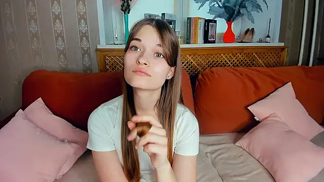 EmmalineKearl's cam snapshot