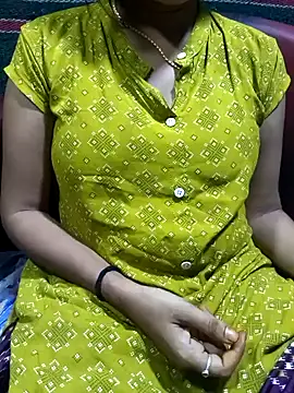 call_me_mouni099's cam snapshot