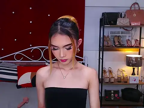 MeatyhorsecockMistress live sex cam