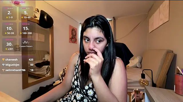 cloe_small's cam snapshot