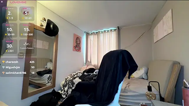 cloe_small's cam snapshot