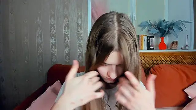 EmmalineKearl's cam snapshot