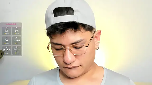 Theo_Rowan live sex cam