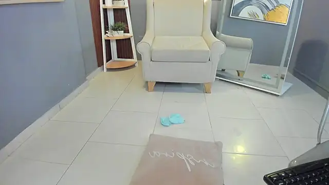 nina_swaan's cam snapshot