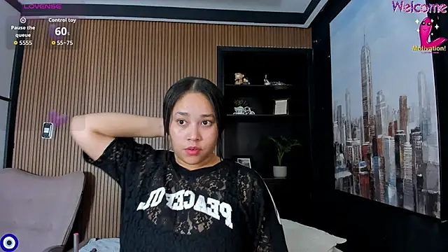 ThaliaBrookss_'s cam snapshot