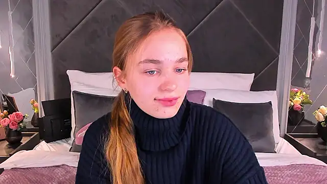 LollaYang live sex cam