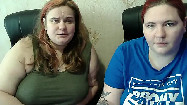 HollyXXXEva's cam snapshot