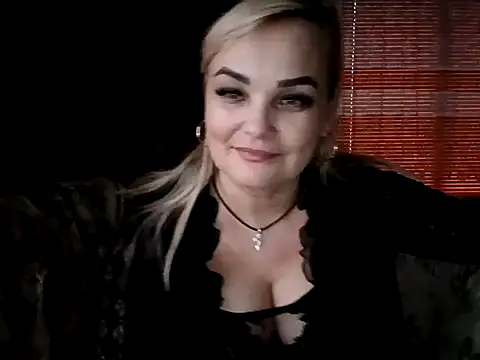 AureliaLove35's cam snapshot