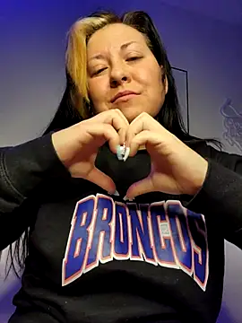 ImpressYouDaily's cam snapshot