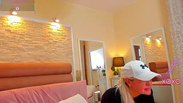 ArianaCroft's cam snapshot