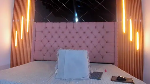 AinaPink live sex cam