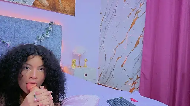 Zoe-yanin's cam snapshot