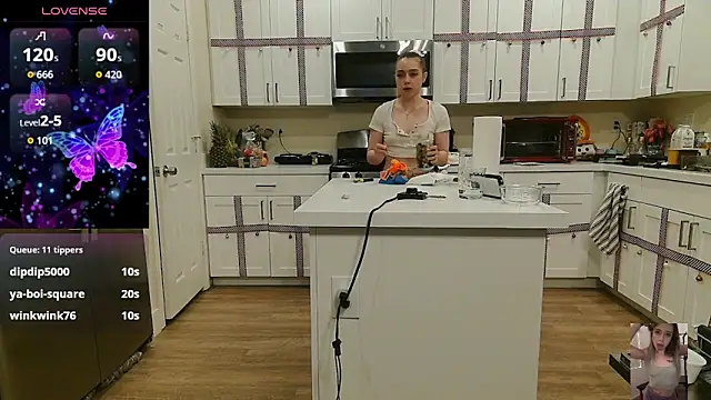 Blondiewithanass live sex cam