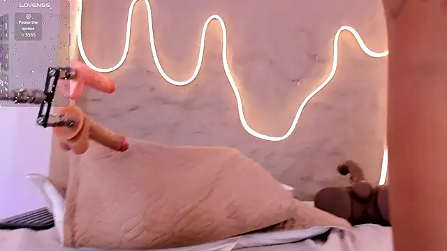 Luna_Tylor's cam snapshot