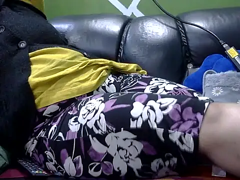 Housewife12 live sex cam