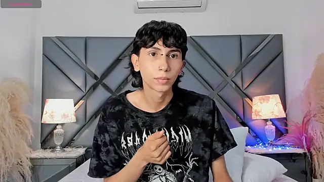 Milan_LewisS live sex cam