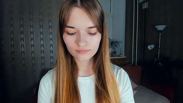 EmmalineKearl's cam snapshot