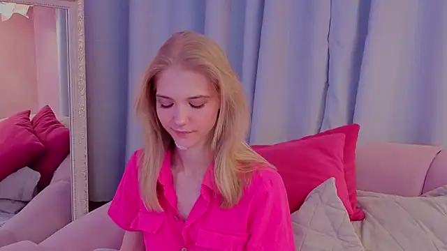 4example_Chloe's cam snapshot