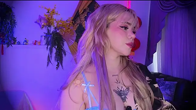 albaismynameX live sex cam