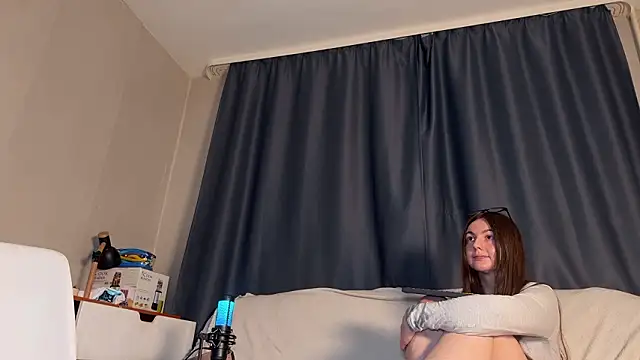 kinky_malinaa's cam snapshot