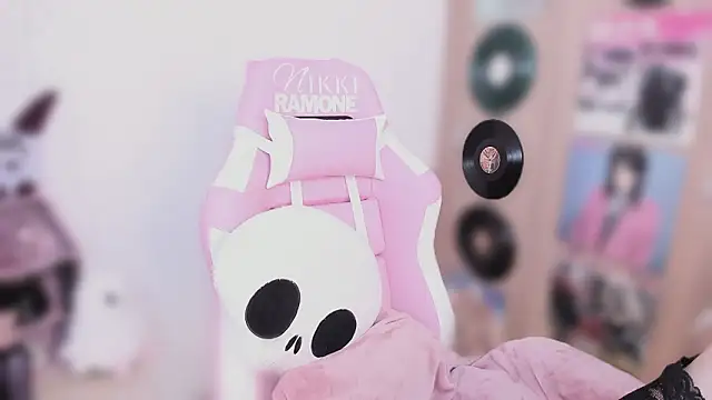 NikkiRamone's cam snapshot