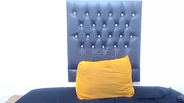 AUGUSTBLOOMxx's cam snapshot