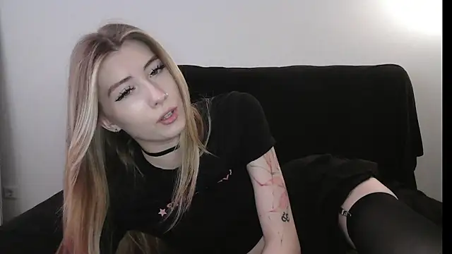 ErikaShyy's cam snapshot