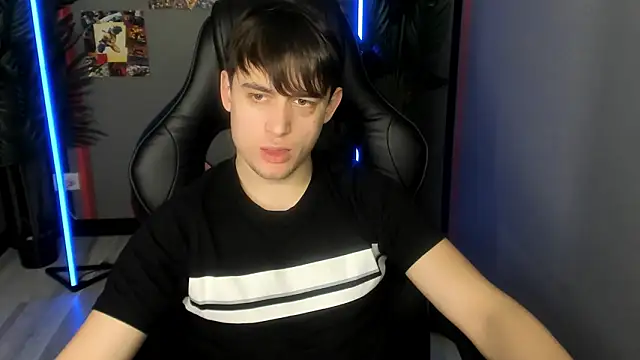 AlejandroEllias live sex cam