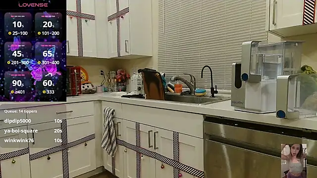 Blondiewithanass's cam snapshot