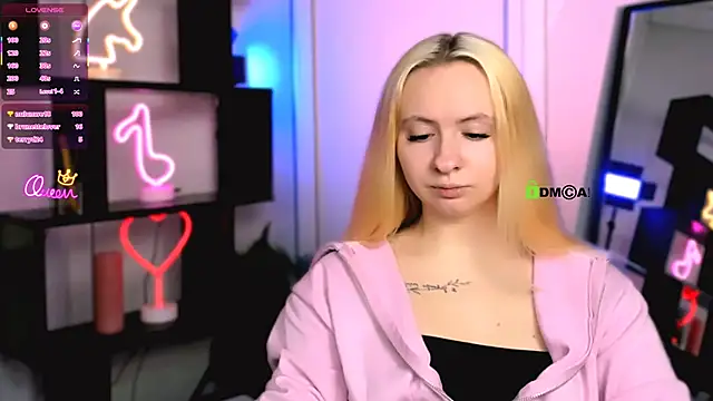 mila_glow1's cam snapshot