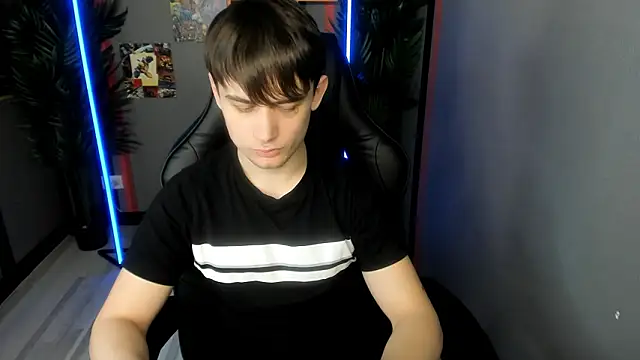 AlejandroEllias live sex cam