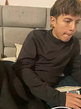 NaytonFreeman live sex cam