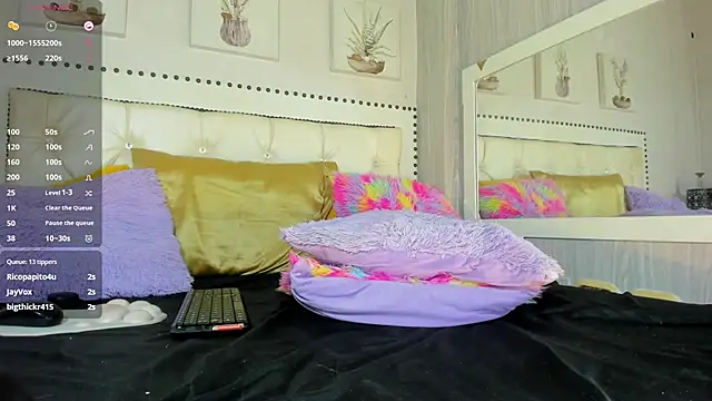 Luciaoregon's cam snapshot