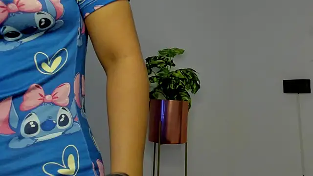 rossie_lanie_'s cam snapshot