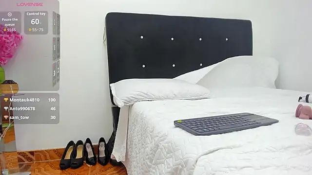 RoxanaBorns_'s cam snapshot