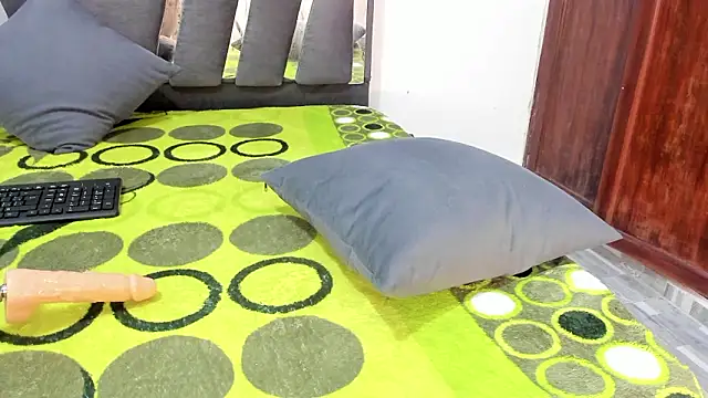 ElleDiamond1's cam snapshot