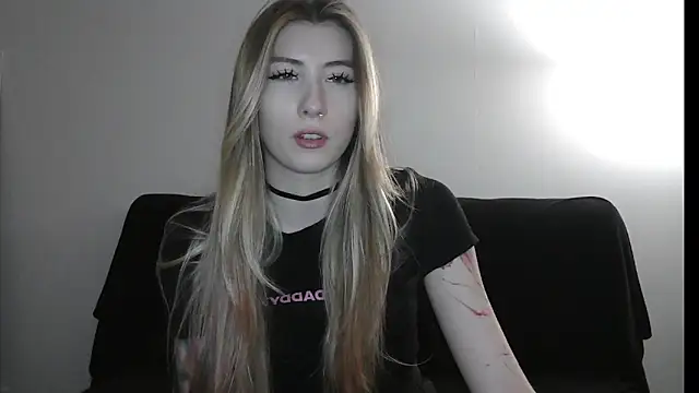 ErikaShyy's cam snapshot