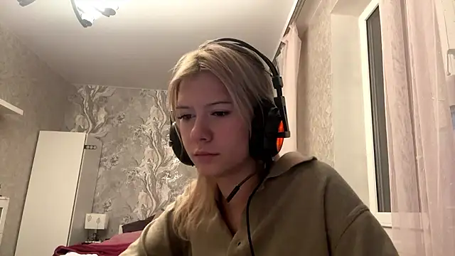 LadyFoxLove's cam snapshot