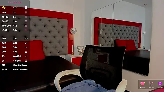 NiccolleHall's cam snapshot