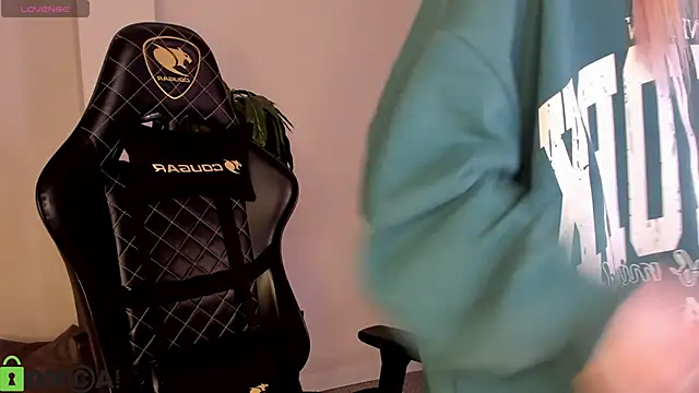 KarinaBroks live sex cam