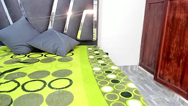 ElleDiamond1's cam snapshot