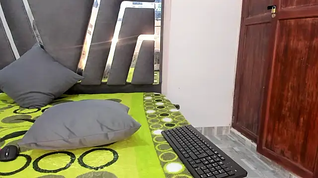 ElleDiamond1's cam snapshot