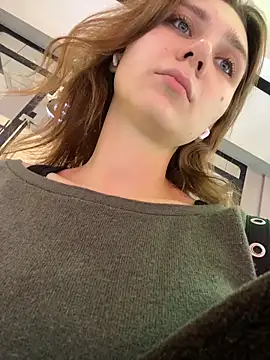 QuitieLia live sex cam